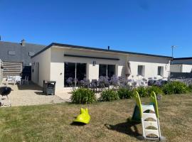 La maison Ti Billou, 6 pers, plage et GR 34 à 250m, hotel a Santec