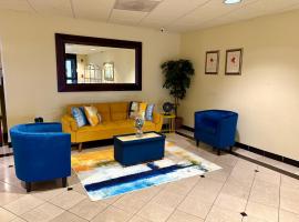 Days Inn & Suites by Wyndham Laurel Near Fort Meade, hotel poblíž Tipton Airport - FME, Laurel