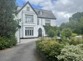 Queensbury Loft