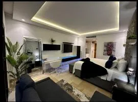 Best Waterfront Whale View King Bed studio