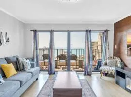 Ocean View Modern Condo w Pool and Hot Tub