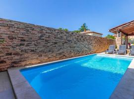 5 Bedroom Lovely Home In Sisan, hotel a Šišan