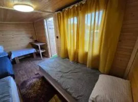 Domek GLAMPING 3 na polu namiotowym RADOŚĆ