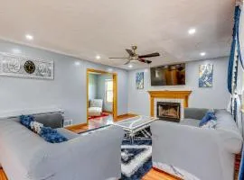 Families Welcome Lake-View Home, 2 Mi to Gahanna!