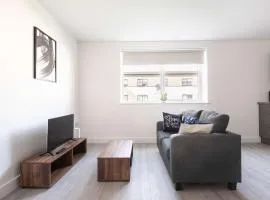 Smart 1 Bedroom Apartment in Bradford with Parking