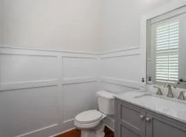 Rose House - 2 Primary Suites, Easy Parking