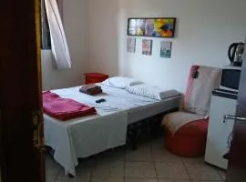 Quarto com banheiro casa da Mari