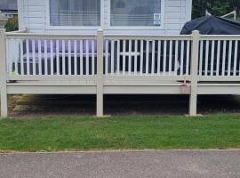 Poppy Caravan, hotel in Leysdown-on-Sea