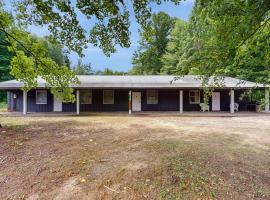 Woodland Getaway, מלון בCovert