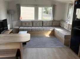 Modern 8 Berth Caravan With Near To Scratby Beach At Cali Cliffs Ref 50010Ae