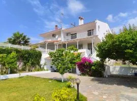 3 Bedroom House, 200m from Trikorfo Beach