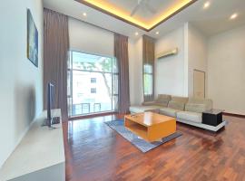 Shamrock Beach Villas - Batu Ferringhi, villa in Tanjung Bungah