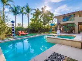 Art-Filled Luxury Escape - Roomy & Refined