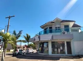 Spacious 3-bedroom house - 1 block from the beach
