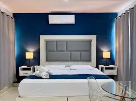 Charming Light-Filled Stay for 2 with Pool