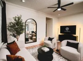 3BR-3BA Modern Ybor Central Tampa with Rooftop Firepit & 2 Bikes-Fully Equipped