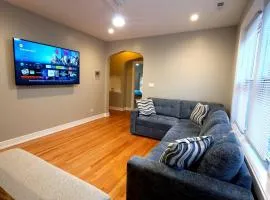 Beautiful 4 bedroom 2 bathroom apartment near everything