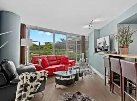 Luxury 2BR Designer Apartment - Prime Downtown Location!