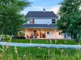 Bozeman Farmstead - Country Side Stay & Mtn Views