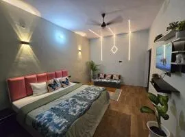 Varanasi Soulscape -Tajside Retreat