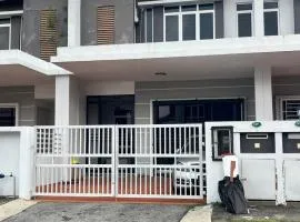Puteri Elaisha Homestay
