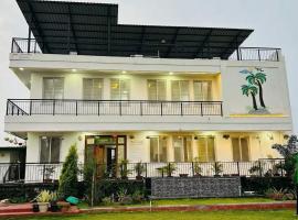RS Nest Farms 4BHK Villa with Pool by Homeyhuts, hotel i Venkatāpur