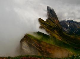 Apartment Hotel Elvis, hotell sihtkohas Ortisei