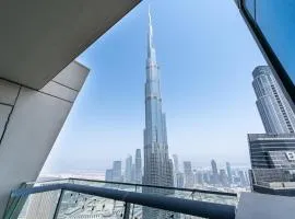Elegant 4BR High-Rise Overlooking Burj Khalifa & Fountains