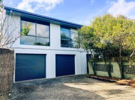 Beachview Bungalow Warrnambool, bungalow in Warrnambool