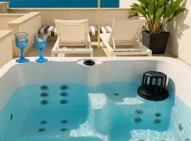 P4T by the Sea Jacuzzi