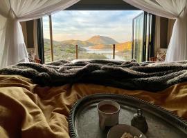 Tula Retreat - Secluded Karoo Escape - Hot Tub - Private Boat Arrival, hotell sihtkohas Calitzdorp