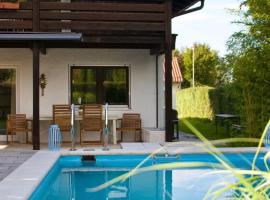 Ferienhaus Fringaluna, hotel com piscina em &Uuml;bersee