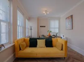 Beachfront, 2-bedroom, Sleeps 5, long stays