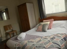 284 - Room 3 - Beachfront, hotel in Swansea