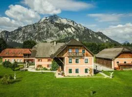 Reschbergerhof Appartements by Geierspichler