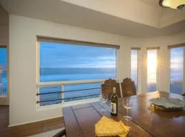 Direct Beach Access, Views, Carlsbad 2BR Upper Unit