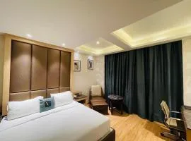 Hotel V Hazratganj