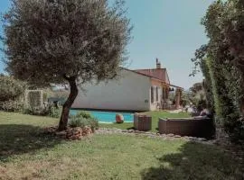 L'abeliano - House With Pool Near Uzs