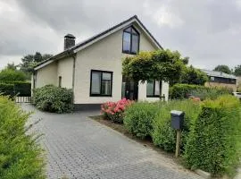Luxe vakantiewoning met stoomcabine, bubbelbad en grote tuin
