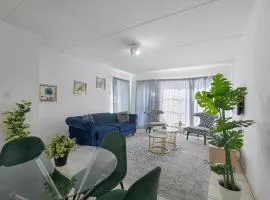 Chic 2BR Apartment in Roodepoort