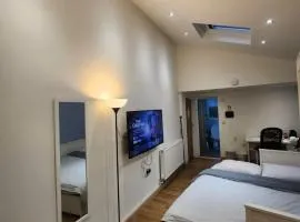 Private Annexe in Cheadle near Manchester Airport