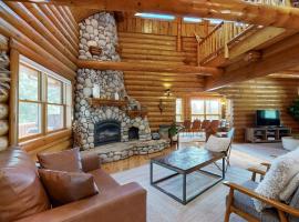 Bow Canyon Oasis ~ Luxury Moonridge Log Home Game Room & Loft, luxury hotel in Big Bear Lake