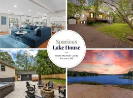 Spacious Entertainment Haven - Hot tub and More