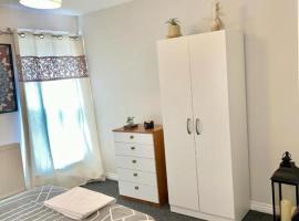 Homestay Special, hotel in Waltham Cross