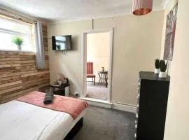 106 Brynmill - Room 3