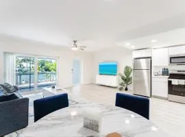 Waterfront Retreat Views, Pool, Hot Tub, Gym Walk to Beach & Boca Resort!