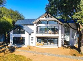 Tapologo River Lodge, hotel in Baines Drift