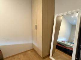 Apartment in bed room, φθηνό ξενοδοχείο στο Χαφναρφιόρδουρ