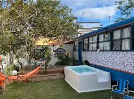 Hospedagem no Ônibus Navy na Praia da Baleia - Jacaraípe