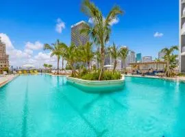 Chic 2-BD Downtown Condo with City & Water Views